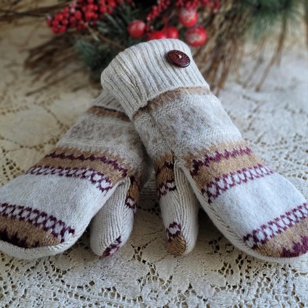 Fair Isles Sweater Mittens Upcycled Repurposed Mittens Acrylic/Wool Blend Recycled Medium Ladies Adult Size Fleece Lined Gloves