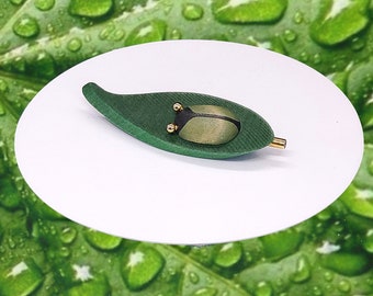 Vintage Aarikka Finland green wooden bug on a leaf brooch pin