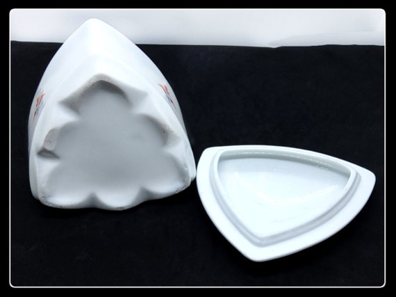 Vintage Art Deco white porcelain triangular trink… - image 9