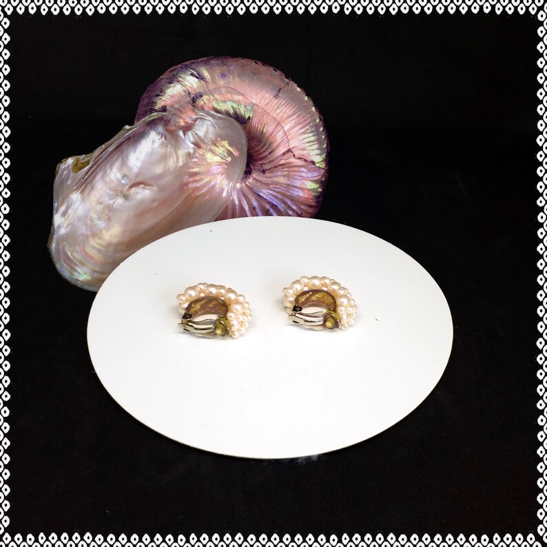 Vintage mid-century faux pearls clip-on earrings