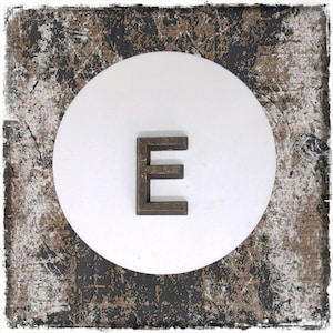 Vintage pequeño bronce metal letra E