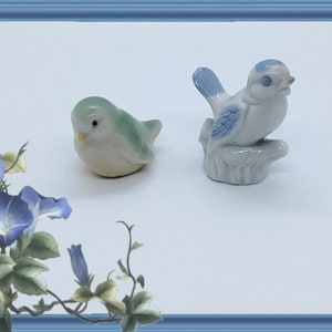 Vintage small china birds, a pair