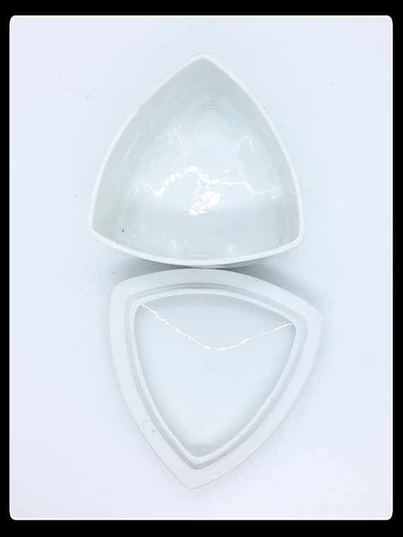 Vintage Art Deco white porcelain triangular trink… - image 6