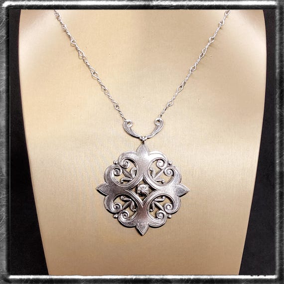 Collier en argent des années 830 - France
