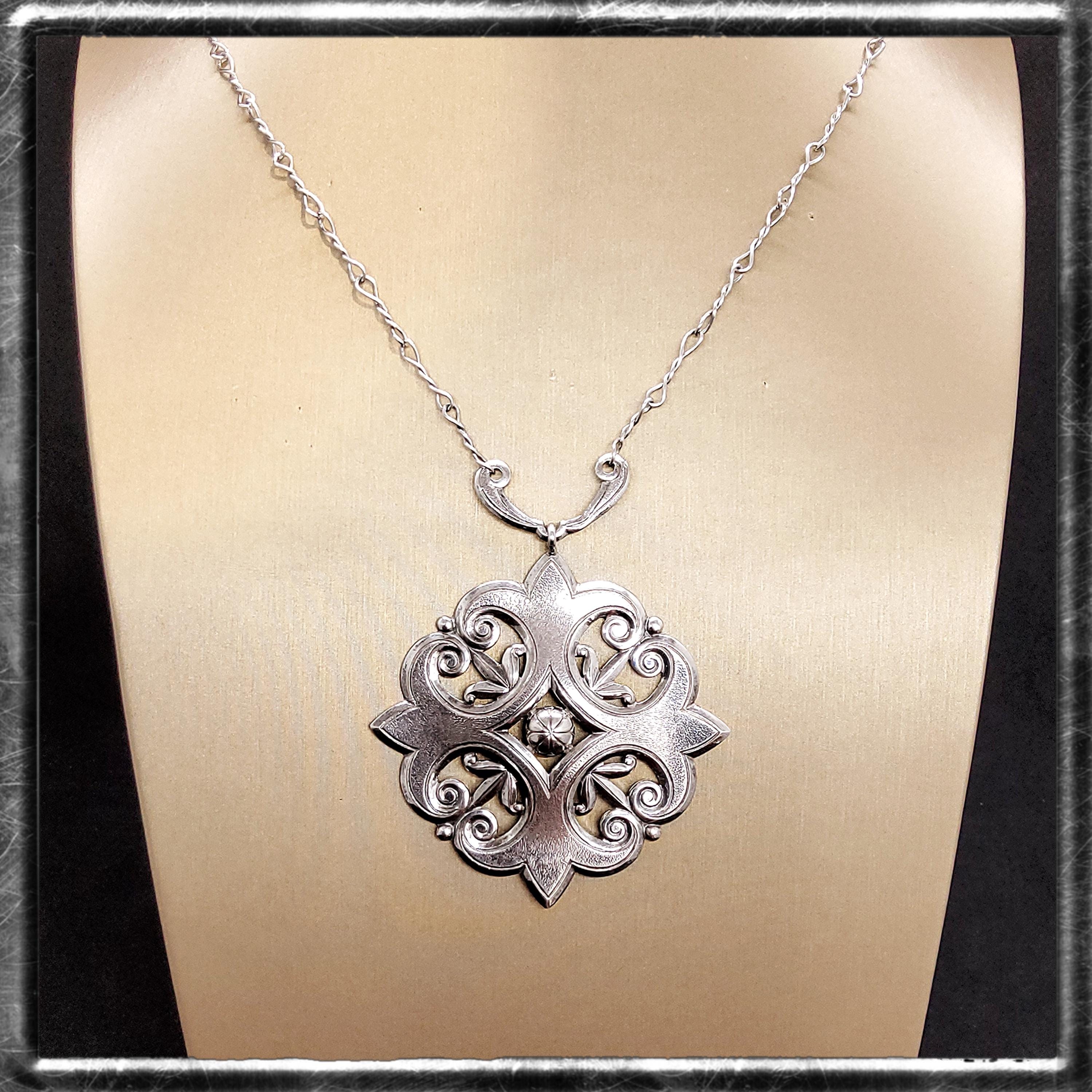 Ancien Collier De Poitrine En Argent Festonné, Pour Cheval, Sans Marque