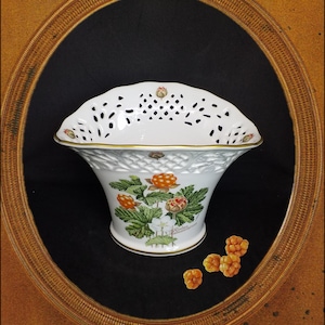 Vintage Nordic berries rare collectable vase Cloudberry by L. Helje
