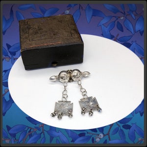 Vintage solid silver brooch pin with dangles
