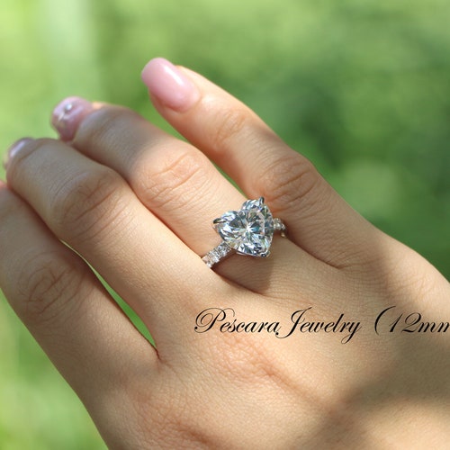 Size Jewel Tie Solid 14k Two Toned Gold Cubic Zirconia CZ Fancy Fashion Heart Heart Three Stone Ring 7.5 Size Jewel Tie Solid 14k Two Toned Gold Cubic Zirconia CZ Fancy Fashion Heart Heart Three Stone Ring 7.5