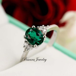 Oval Emerald Ring, Three Stone Oval Emerald Enagement Ring, May Birthstone Ring, 6*8mm Oval Cut Ring, Sterling Silver