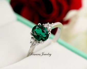 Oval Emerald Ring, Three Stone Oval Emerald Enagement Ring, May Birthstone Ring, 6*8mm Oval Cut Ring, Sterling Silver