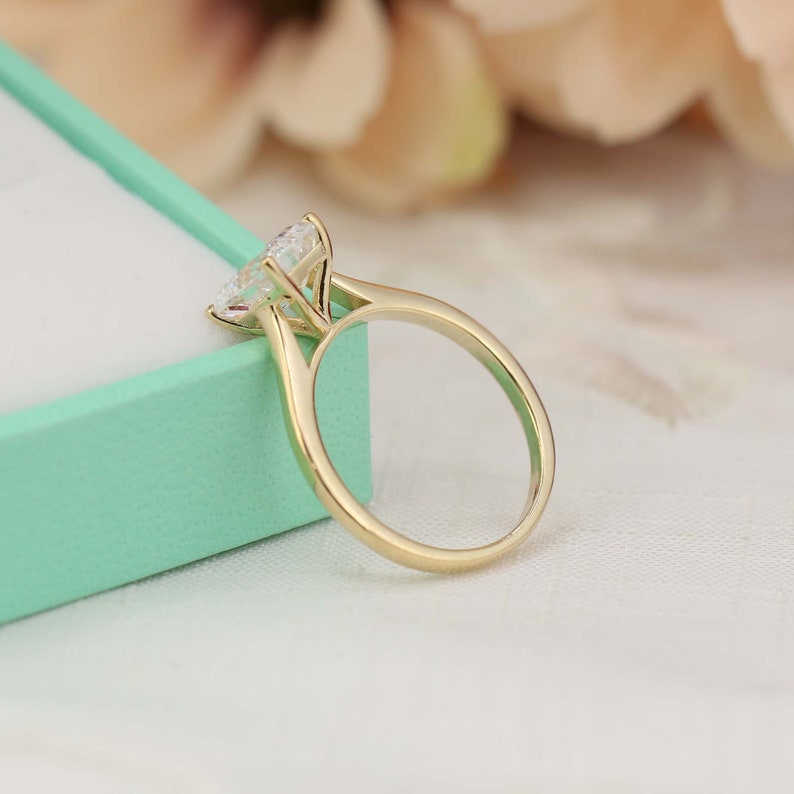 1,5 karat smaragdslipad solitärring, smaragdslipad förlovningsring, smaragdslipad ring, vigselring, 14 karat gult guldpläterad silverring bild 3