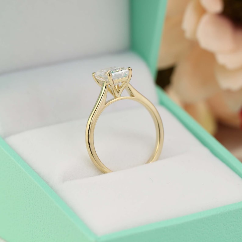 1,5 karat smaragdslipad solitärring, smaragdslipad förlovningsring, smaragdslipad ring, vigselring, 14 karat gult guldpläterad silverring bild 5