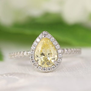 1.2 ctw Excellent quality Light Canary Yellow 8x6mm Cubic Zirconia Lower profile Sterling Silver Engagement Ring
