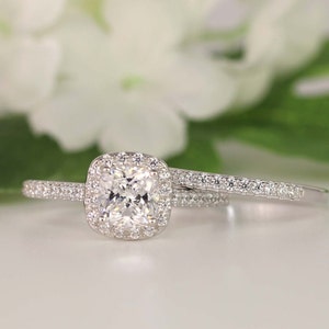 1.0ct Wedding Ring set - Cushion Cut Engagement Ring - Cushion Halo Ring - Cubic Zirconia Ring - Sterling Silver (size 3.5~11)