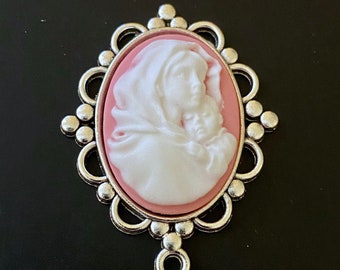 Centro de mesa con cameo de la Virgen María y el Niño. Rosario grande. Conector para centro de mesa. Virgen María.