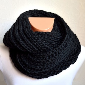 Hand knitted men&#39;s alpaca wool snood scarf