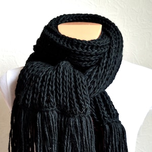 Hand knitted men&#39;s alpaca wool scarve with fringes