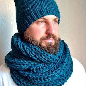 Hand knitted men&#39;s alpaca wool hat and snood scarf