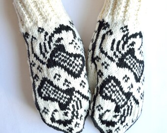 Hand Knit Women's Aquarius Zodiac Mittens