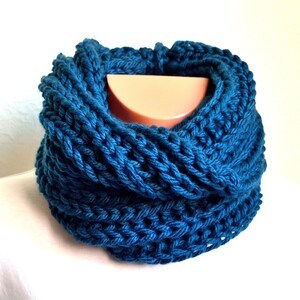 Hand knitted men&#39;s merino wool snood scarf