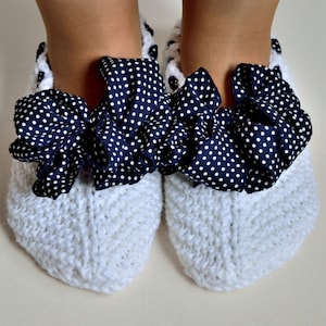 Hand knitted women&#39;s slippers with decorative ribbons