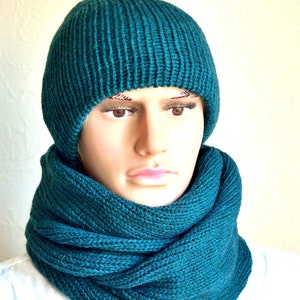 Hand made men&#39;s alpaca wool hat & snood scarf set