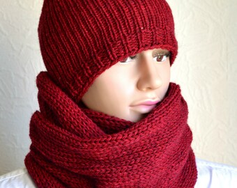 Hand knitted alpaca wool men's hat and snood scarf