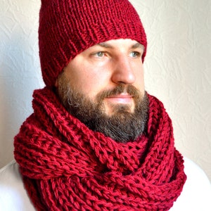 Hand knitted men&#39;s alpaca wool hat and snood scarf