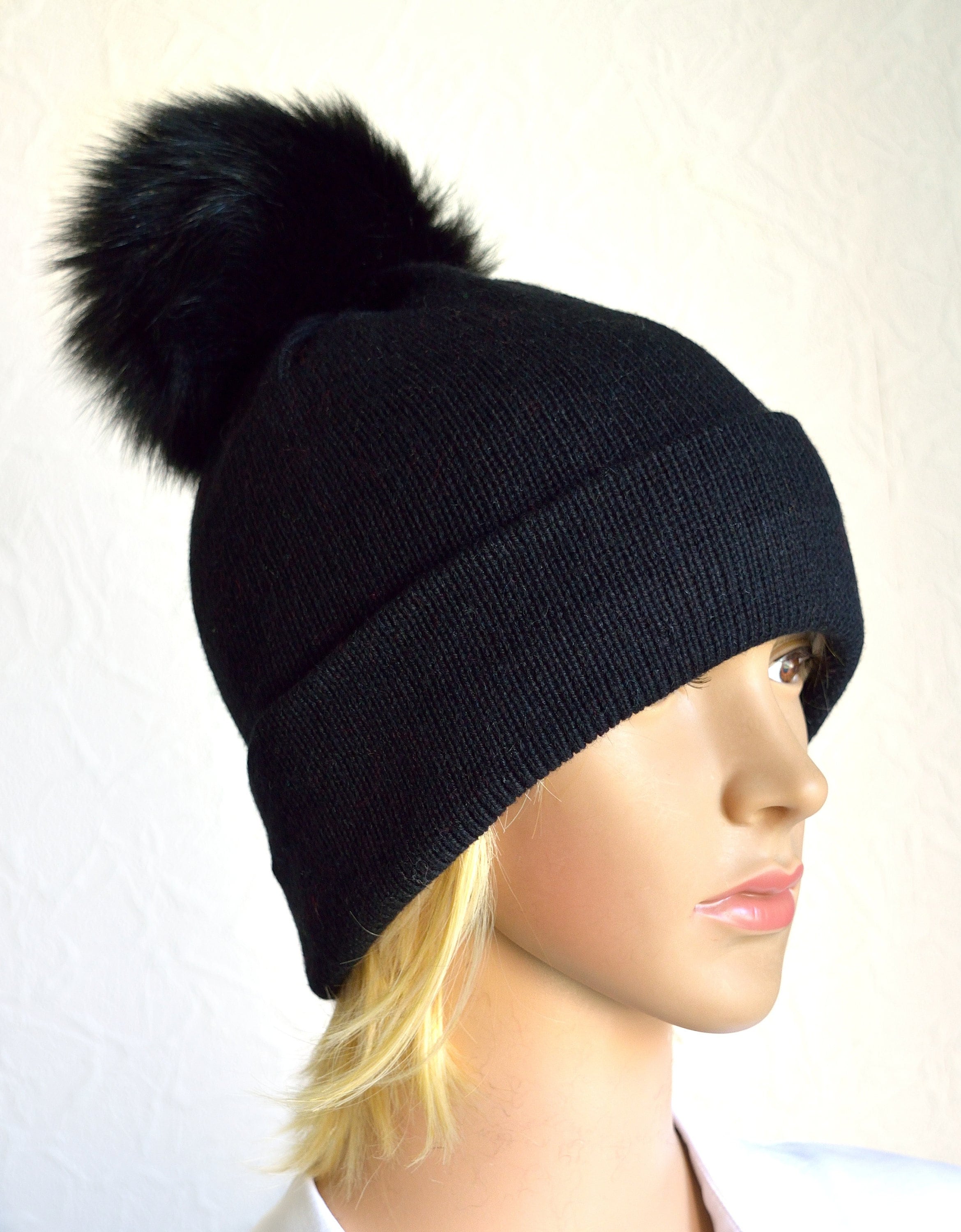 ? Cashmere Real Fox Fur Pom Pom Hat Not Used Alashan Cashmere 100% Cashmere Luxe Ribbed Fox Pompom Hat  main image 3