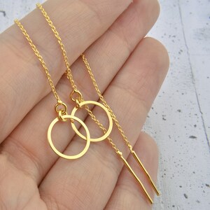 Boucles d'oreilles cercle karma en argent sterling, enfile-chaîne long et pendant, petit cadeau délicat minimaliste et géométrique dépareillé pour elle