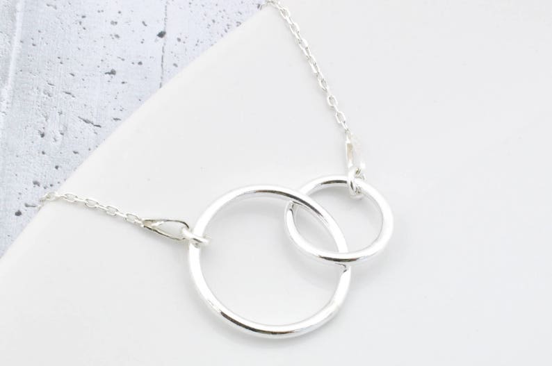 Sterling zilveren ketting met twee cirkels, hanger met 2 twee ringen afbeelding 4