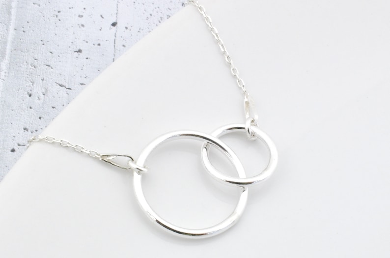Sterling zilveren ketting met twee cirkels, hanger met 2 twee ringen afbeelding 6