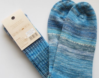 maschinengestrickte Socken, blau-grau, verschiedene Größen