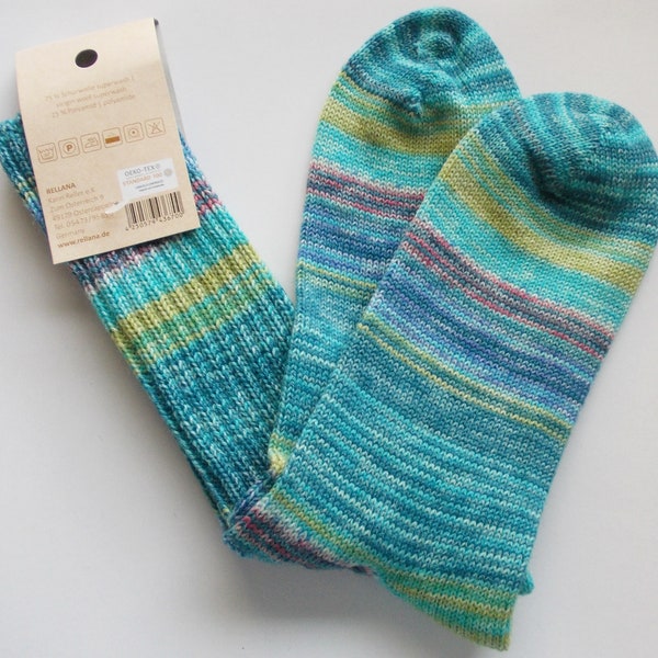 maschinengestrickte Socken, türkis-blau-gelb-lila, verschiedene Größen