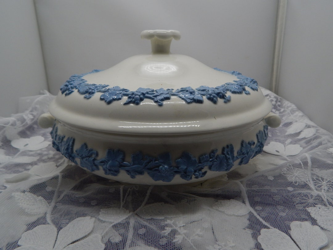 Queensware Cookware Embossed Wedgwood Queensware Lavender on Cream With Plain Edge - Etsy