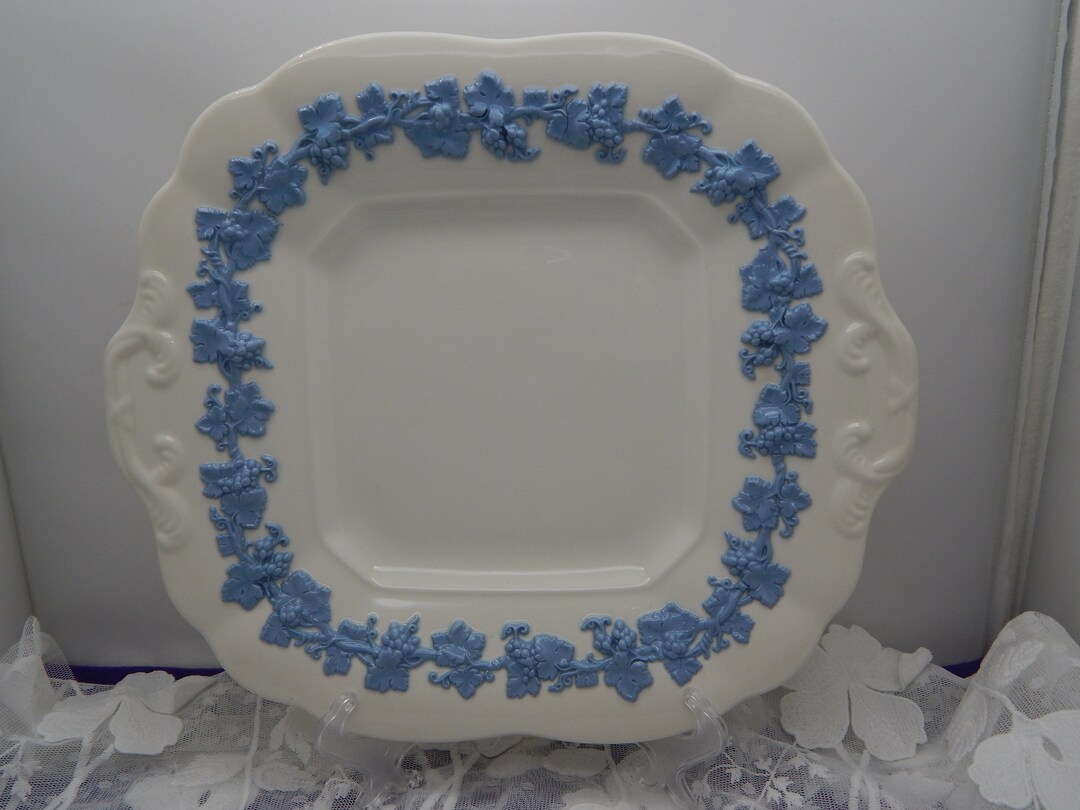 Embossed Wedgwood Queensware Lavender on Cream Grapes With Plain Edge