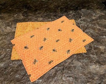 Reversible Honey Bee Quilted Table Placemat Set