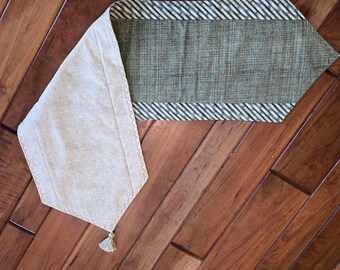 Camino de mesa verde, reversible, con punta, para decoración de mesa de comedor estilo granja.