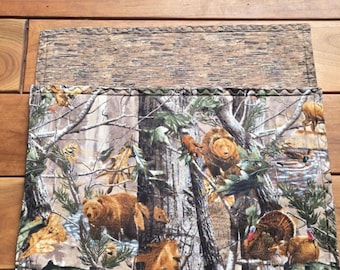 Mantel individual de oso grizzly, reversible, para decoración de mesa de cabaña o refugio de vida silvestre.
