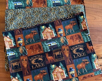 Mantel individual con diseño de alce, reversible, para decoración de mesa con motivos de fauna silvestre de cabaña junto al lago.