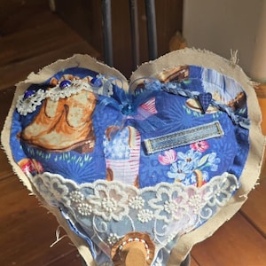 Almofadas médias em formato de coração, feitas à mão. Porta-cartão-presente, decoração para potpourri ou tigela.