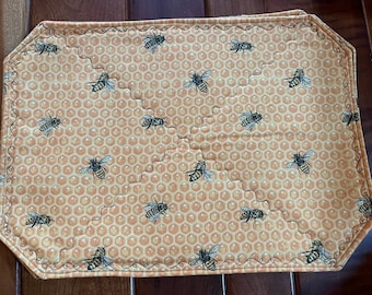 Reversible Quilted Honeybee Placemats