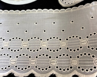 2 yds Ecru Embroidery Batiste Embroidery Edging