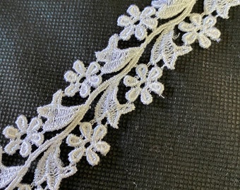 5 yds Point De Venice Floral Embroidery White Flower Point de Venise