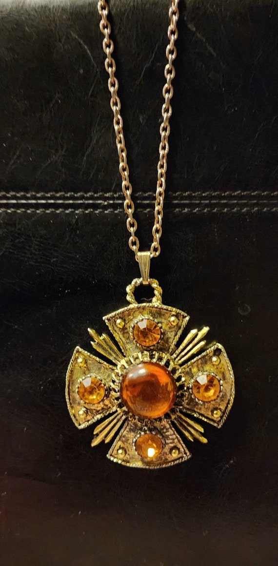 VTG Amber Cabochon and faceted Maltese Cross Penda