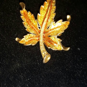 Maple Leaf Pin