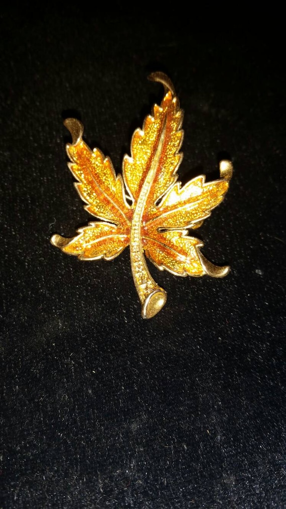 Maple Leaf Pin