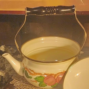 VTG Franciscan Apple Enamal And Metal Tea Pot / Kettle Made in Taiwan