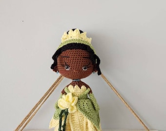Muñeca de crochet inspirada en la princesa Tiana