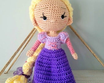 Muñeca inspirada en princesas con el cabello más largo que hayas visto